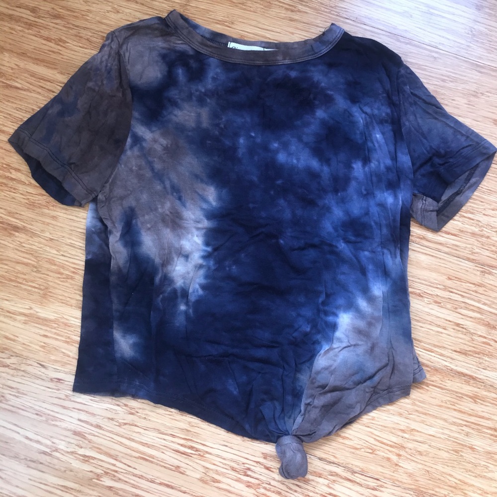 💛 SOLD 💛 Cropped Tie-Dye T-Shirt